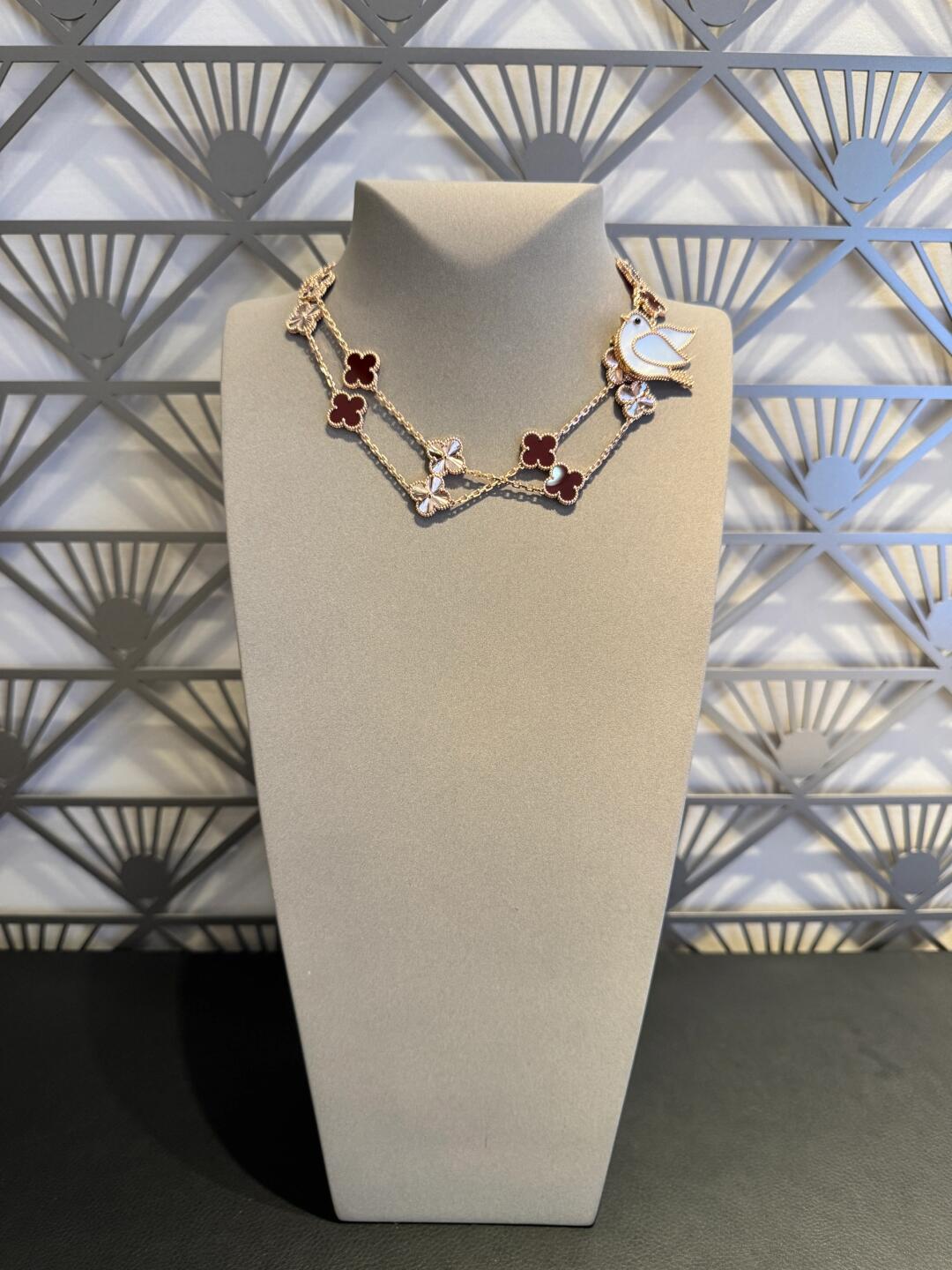 [AuraEcho]CLOVER 20 MOTIFS LASER CARNELIAN NECKLACE