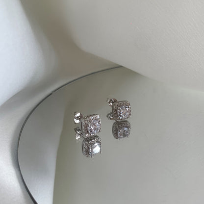 [AuraEcho]Classic Round Center Stone Stud Earrings