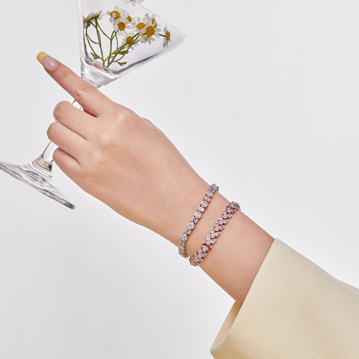 [AuraEcho]Dainty Exquisite Flower Shape Daily Bracelet