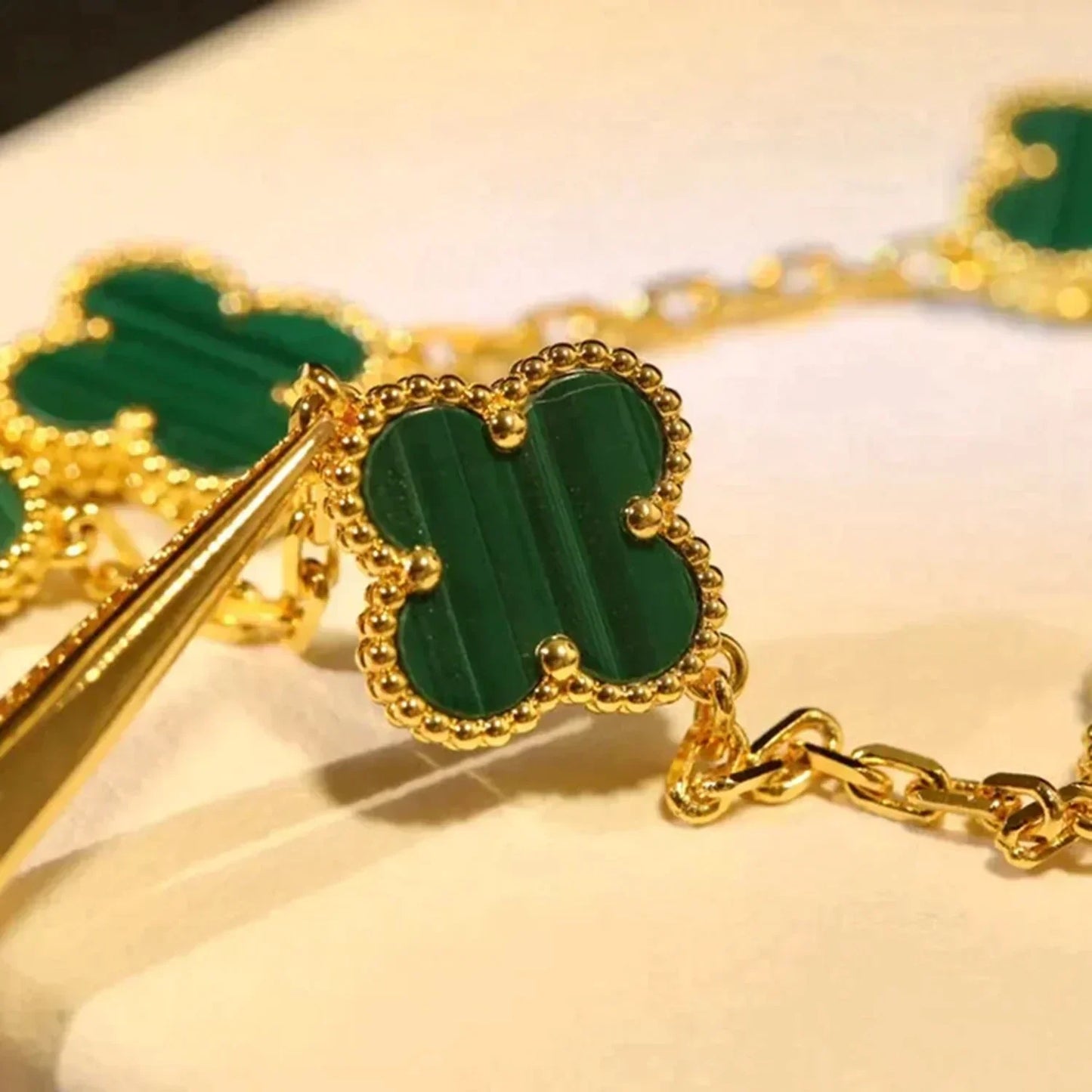 [AuraEcho]CLOVER 5 MOTIFS MALACHITE BRACELET