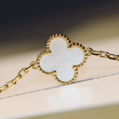 [AuraEcho]CLOVER 20 MOTIFS WHITE MOP NECKLACE