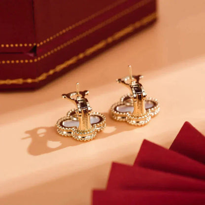 [AuraEcho]CLOVER MEDIUM 1 MOTIFS  WHITE MOP STUD EARRINGS