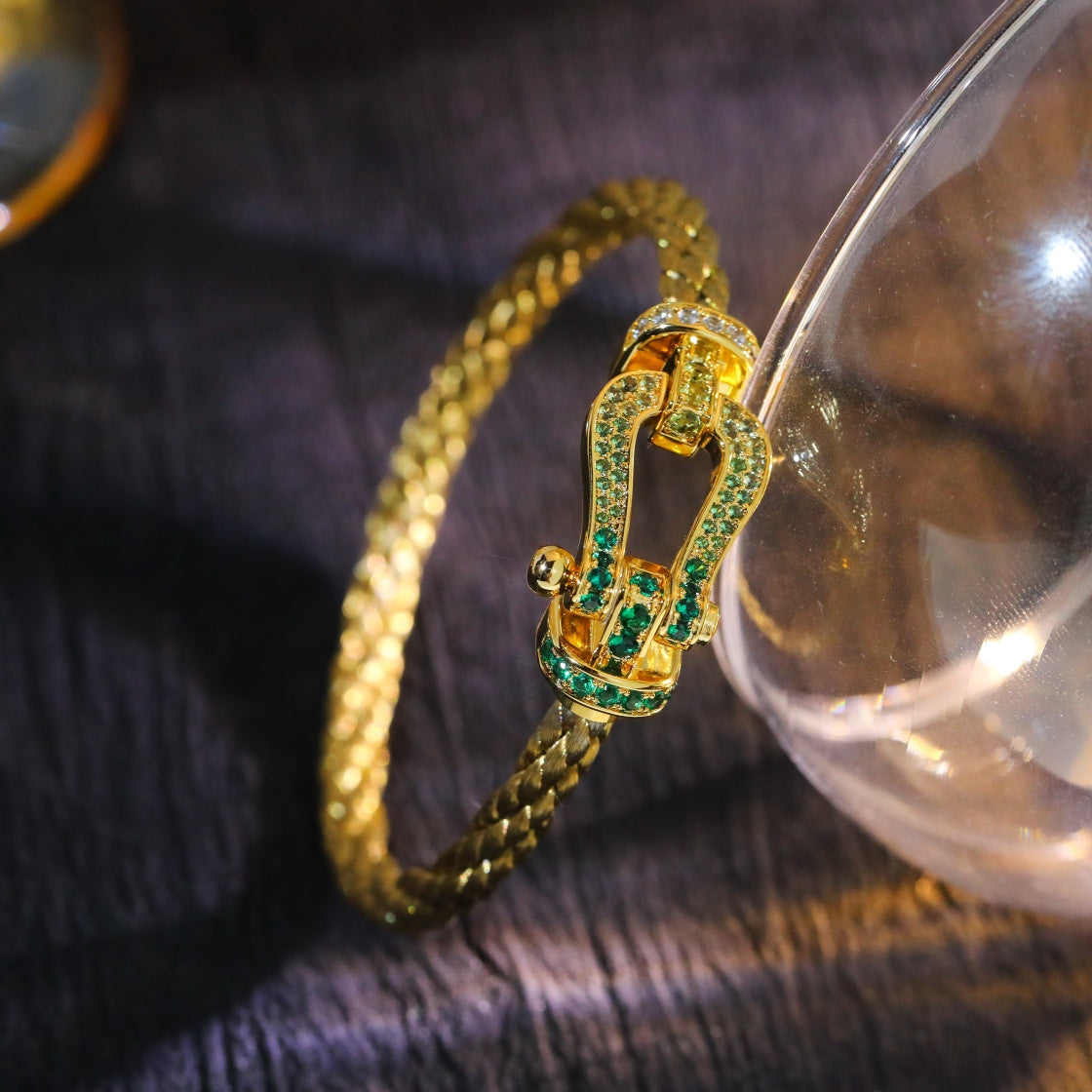 [AuraEcho]FORCE 10 GOLD GREEN DIAMOND PAVED