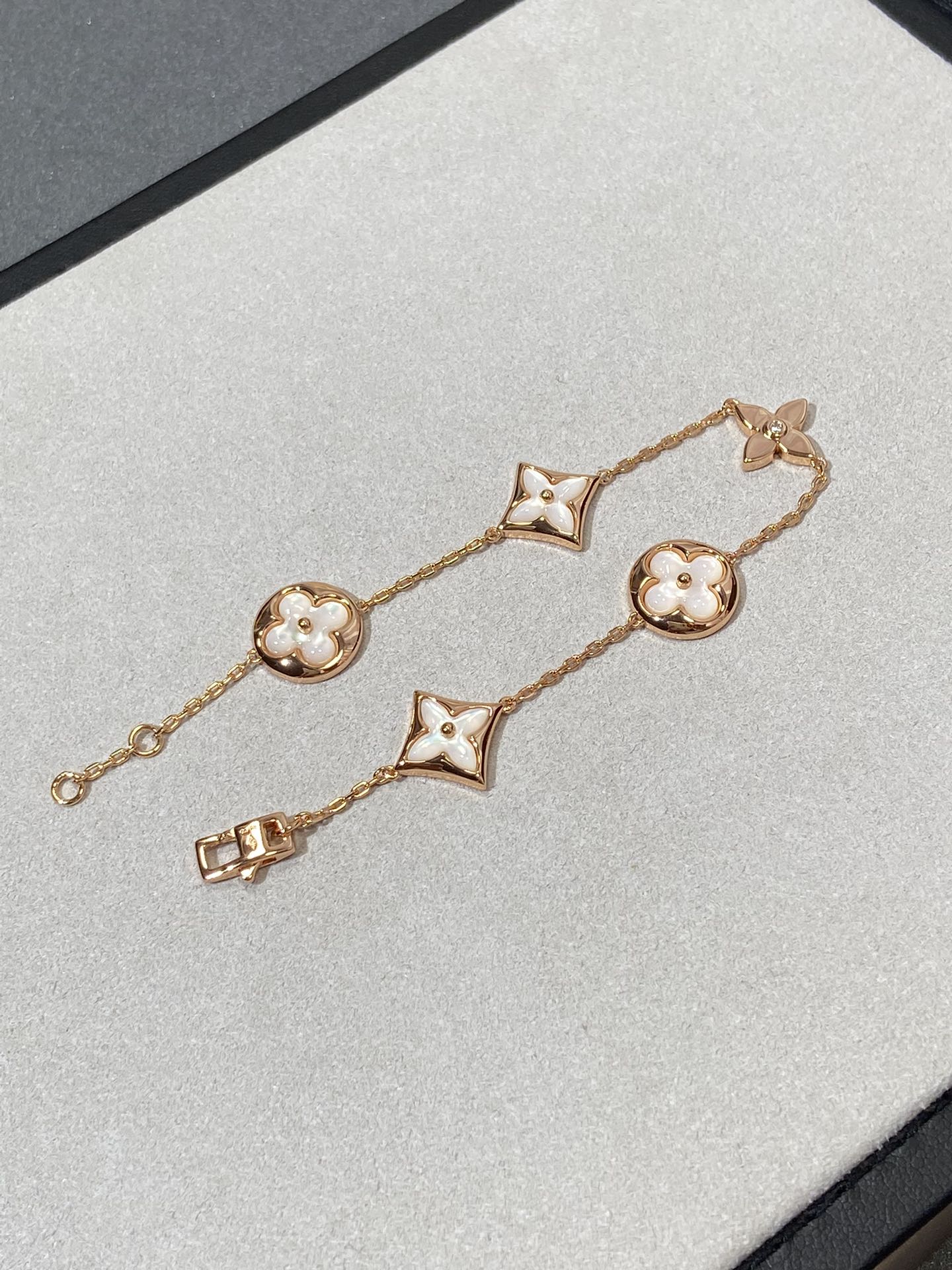 [AuraEcho]STAR AND SUN 5 MOTIF MOP PINK GOLD BRACELET