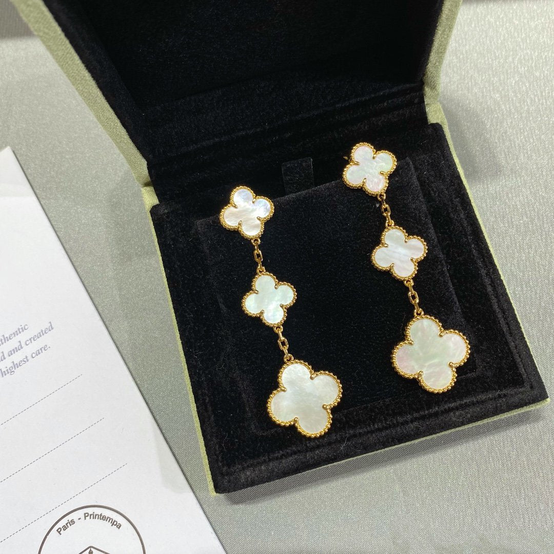 [AuraEcho]CLOVER MOP 3 MOTIFS GOLD EARRINGS