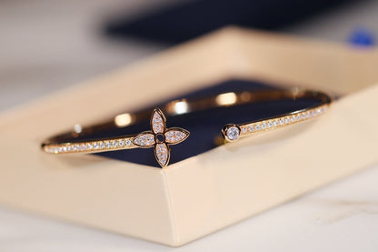 [AuraEcho]IDYLLE GOLD OPEN BRACELET DIAMOND PAVED