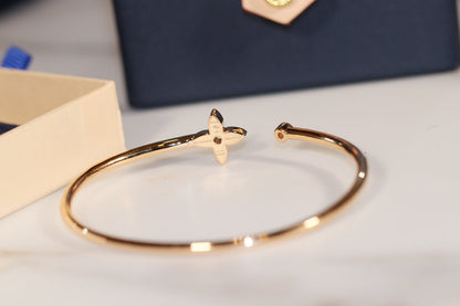 [AuraEcho]IDYLLE GOLD OPEN BRACELET DIAMOND PAVED