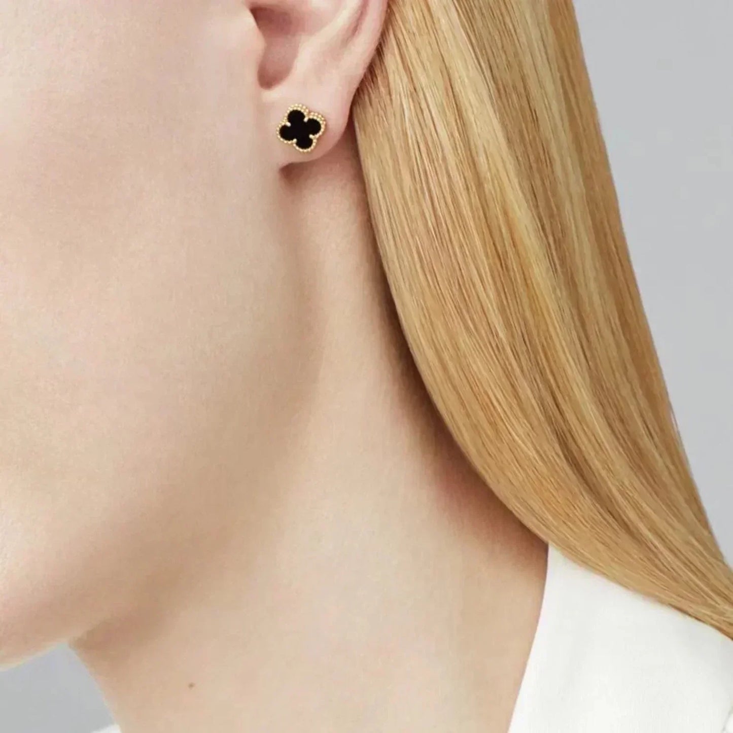[AuraEcho]CLOVER MINI 9.5MM BLACK MOP EARRINGS