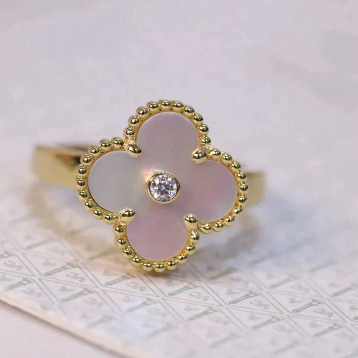 [AuraEcho]CLOVER PINK MOP RING GOLD DIAMOND