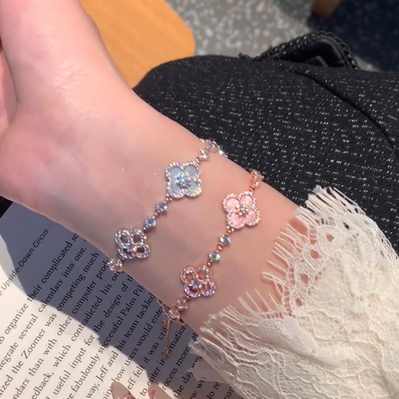[AuraEcho]CLOVER 5 MOTIF PINK BLUE RED WHITE BRACELET