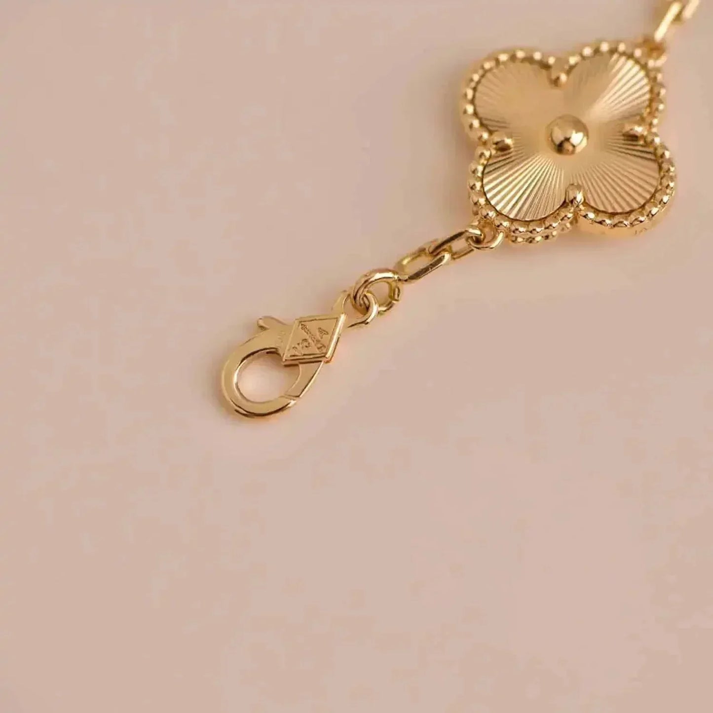 [AuraEcho]CLOVER 5 FLOWERS LASER BRACELET